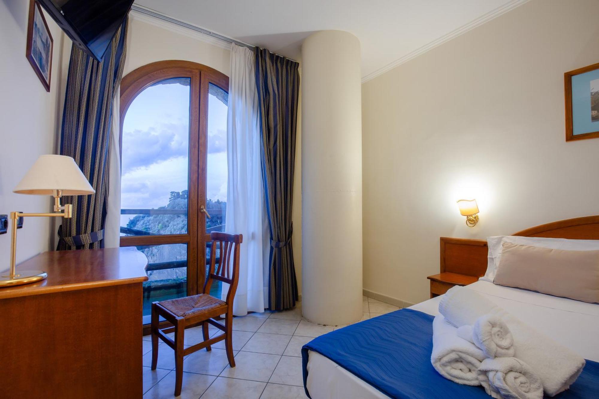 Hr Hotel & Spa Piano di Sorrento Exterior photo